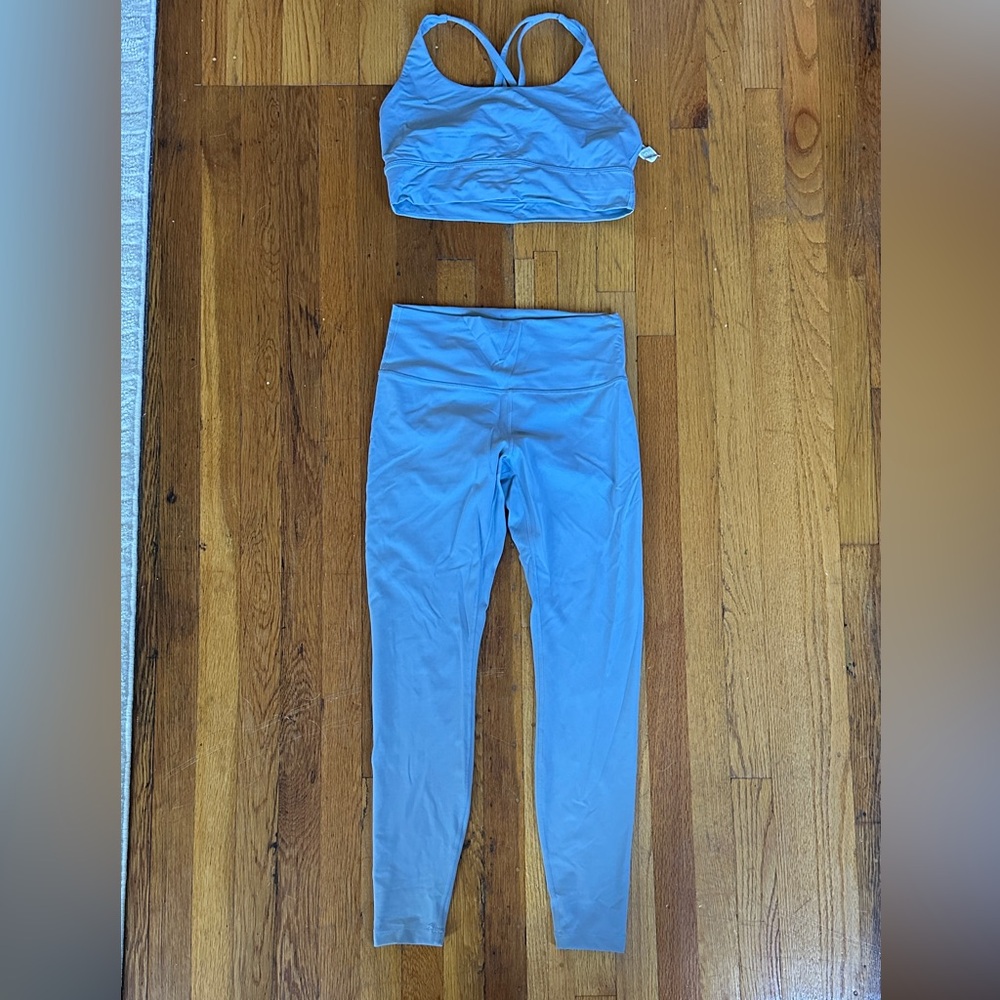 Lululemon workout set in light blue (10/12)